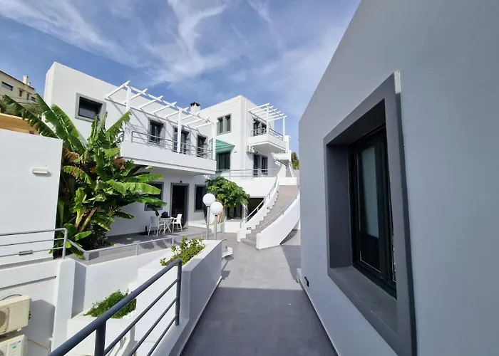 Rainbow Apartmanhotel Hriszí Aktí Haniá